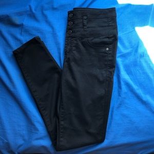 Black high-waisted jeans